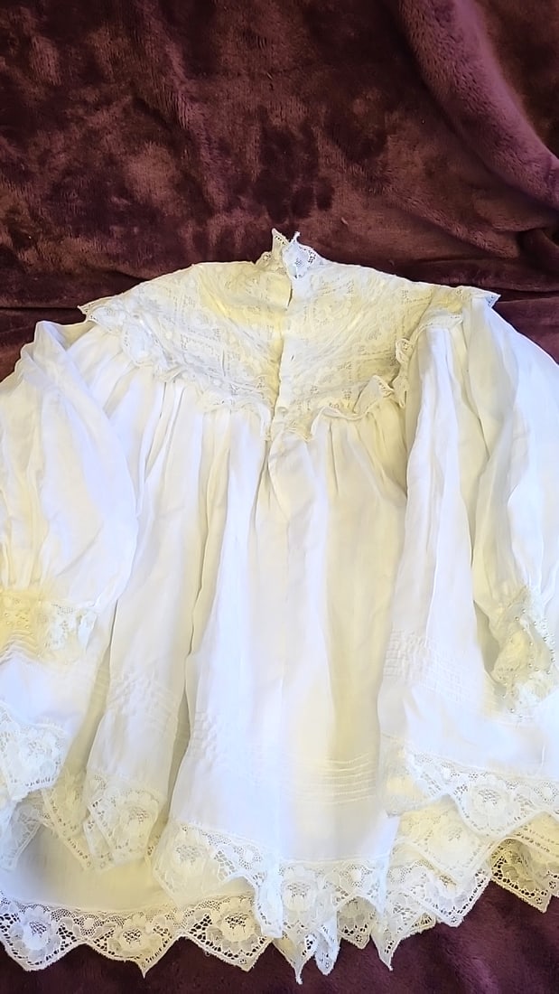 Victorian-style Doll Clothing Lot: White Lace Dress, Floral Pinafore, Parasol, Cameo - 4