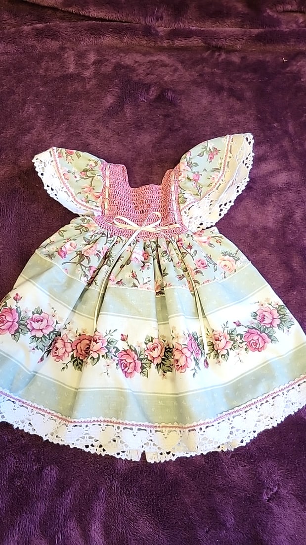 Victorian-style Doll Clothing Lot: White Lace Dress, Floral Pinafore, Parasol, Cameo - 7
