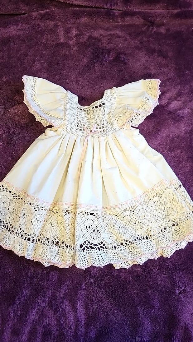 Victorian-style Doll Clothing Lot: White Lace Dress, Floral Pinafore, Parasol, Cameo - 8