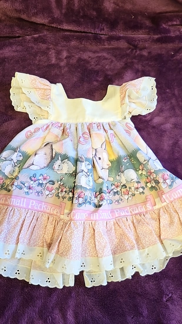 Victorian-style Doll Clothing Lot: White Lace Dress, Floral Pinafore, Parasol, Cameo - 9