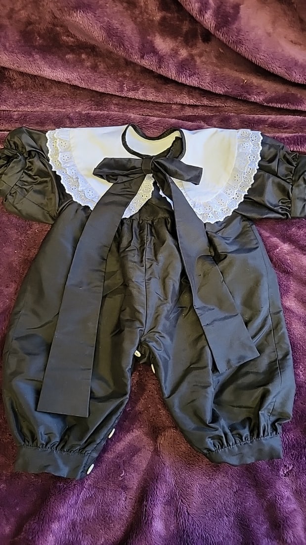 Joyce Nicholson Baby Black Satin Romper With White Eyelet Lace Collar And Bow Brown Boots - 2
