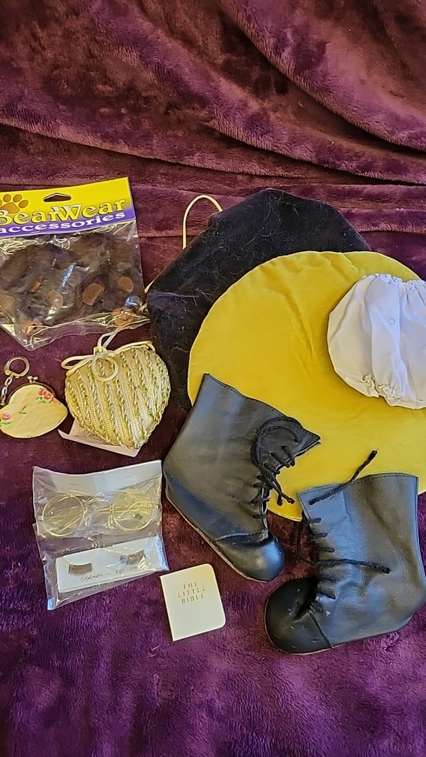 Reproduction Doll Accessory Lot, Bearwear Paws, Shoes, Hat, Mini Bible, Purses: 12x12x2 3lb we have gained a lot of experience shipping dolls from our previous auction. We offer in-house shipping. The shipping price shown in the listing is the liveshipping service by