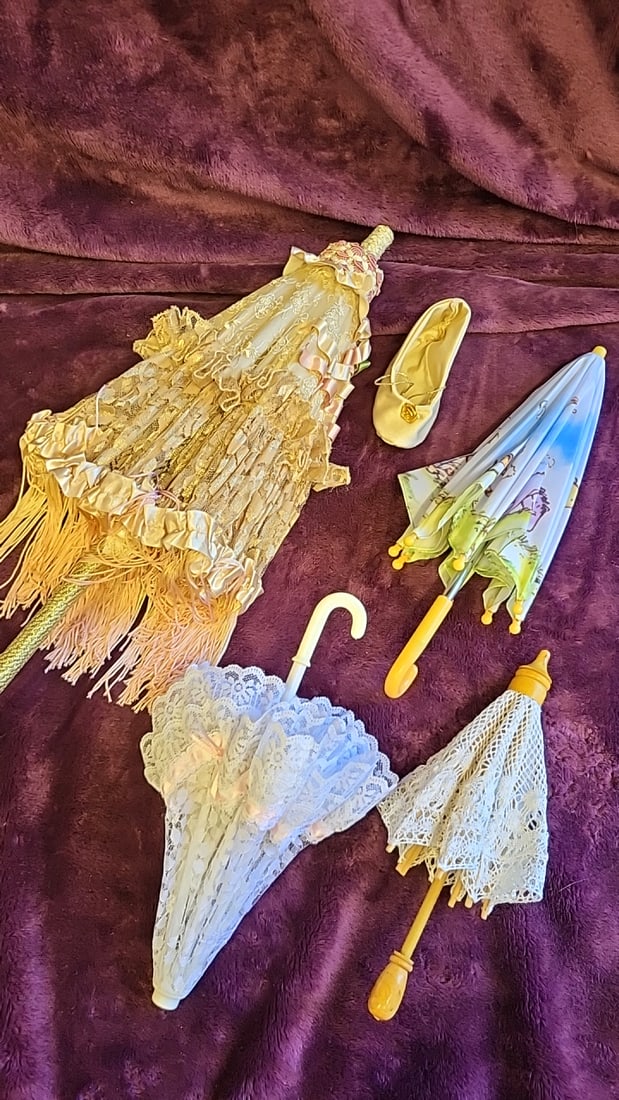 Miniature Decorative Parasol Umbrella And Shoe Lot: 19x10x4 3lb we have gained a lot of experience shipping dolls from our previous auction. We offer in-house shipping. The shipping price shown in the listing is the liveshipping service by