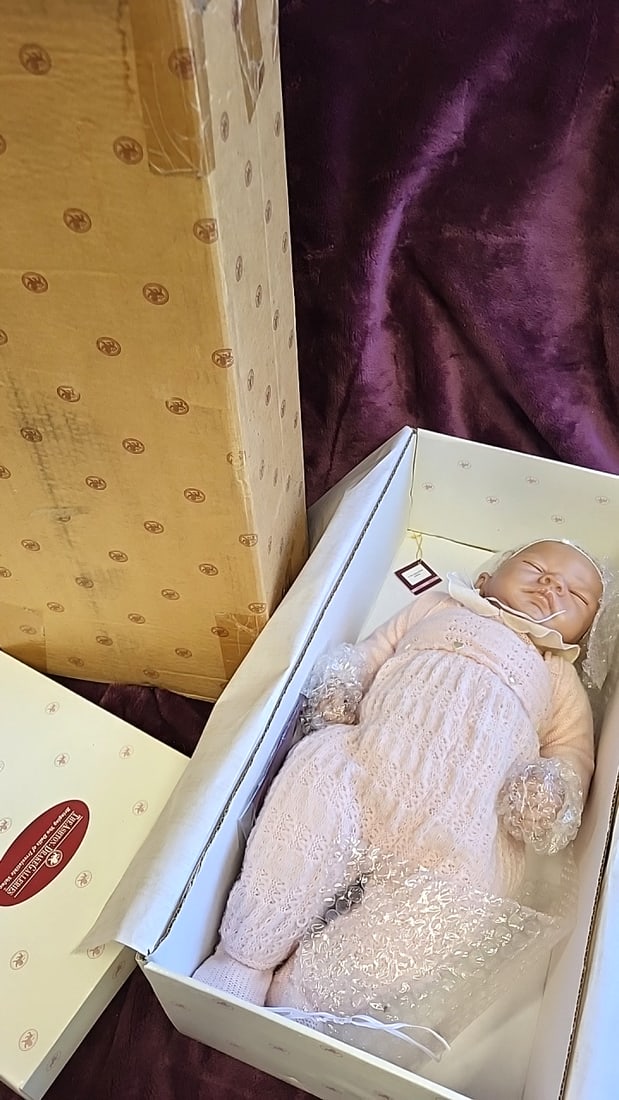 The Ashton-drake Galleries Welcome Home, Baby Emily Baby Doll In Pink Knit Outfit: 24x11x7 10lb we have gained a lot of experience shipping dolls from our previous auction. We offer in-house shipping. The shipping price shown in the listing is the liveshipping service by liveauction