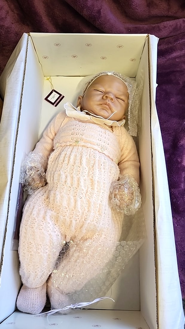 The Ashton-drake Galleries Welcome Home, Baby Emily Baby Doll In Pink Knit Outfit - 2