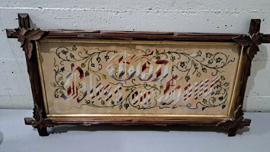 Victorian Punch Paper Motto Sampler "god Bless Our Home" Crossbar Frame: 25x15x2 5 attention – shipping artwork is very expensive. The shipping price shown in the listing is the liveshipping service by liveauctioneers. We offer our own in-house shipping as well which