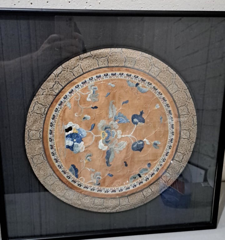 Framed Round Floral Embroidered Textile Wall Art, Blue And Tan, Black Frame: 22x21x1 5 attention – shipping artwork is very expensive. The shipping price shown in the listing is the liveshipping service by liveauctioneers. We offer our own in-house shipping as well
