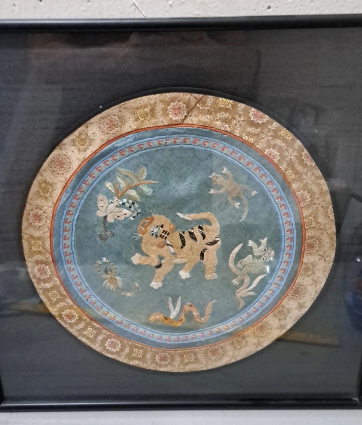 Framed Round Silk Embroidery Textile Art Tiger And Animal Motif Black Frame: 20x20x2 5 attention – shipping artwork is very expensive. The shipping price shown in the listing is the liveshipping service by liveauctioneers. We offer our own in-house shipping as well which