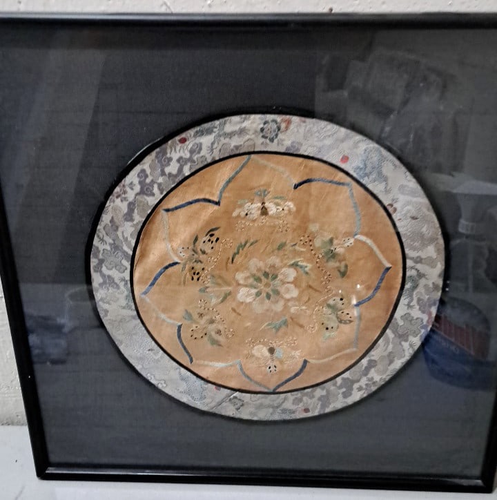 Framed Asian Embroidered Silk Floral Roundel Textile With Brocade Border: 20x20x2 5 attention – shipping artwork is very expensive. The shipping price shown in the listing is the liveshipping service by liveauctioneers. We offer our own in-house shipping as well which