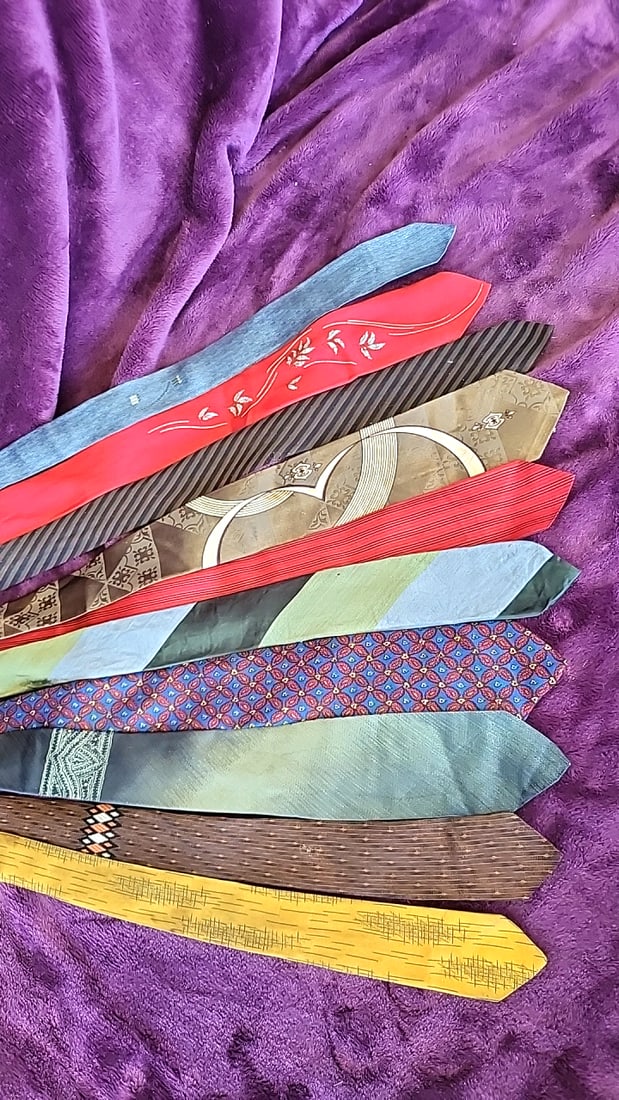 Lot of 10 Mens Neckties, Assorted Multicolor Patterns 1950s: 10x10x10 1 Low Estimate: 20.00 High Estimate: 75.00