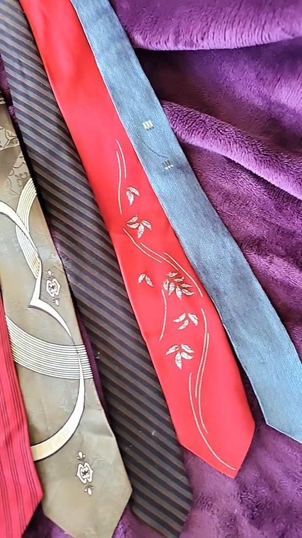Lot of 10 Mens Neckties, Assorted Multicolor Patterns 1950s - 2
