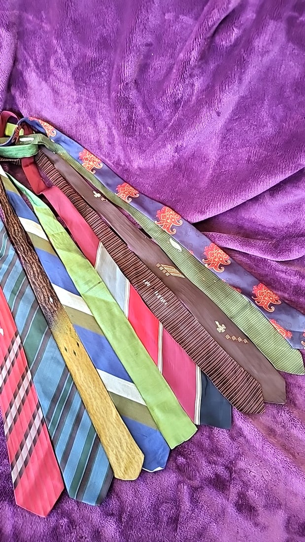 Assorted Mens Necktie Lot, Multicolor Striped Paisley Solid Patterns 1950s: 10x10x10 1 Low Estimate: 10.00 High Estimate: 45.00