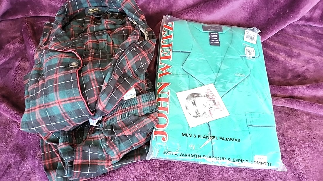 Men's Flannel Pajamas Lot John Weitz Teal & Colours Alexander Julian Plaid Large: 14x14x6 5 28 x 18 x 4 3.5 lb Low Estimate: 12.00 High Estimate: 45.00