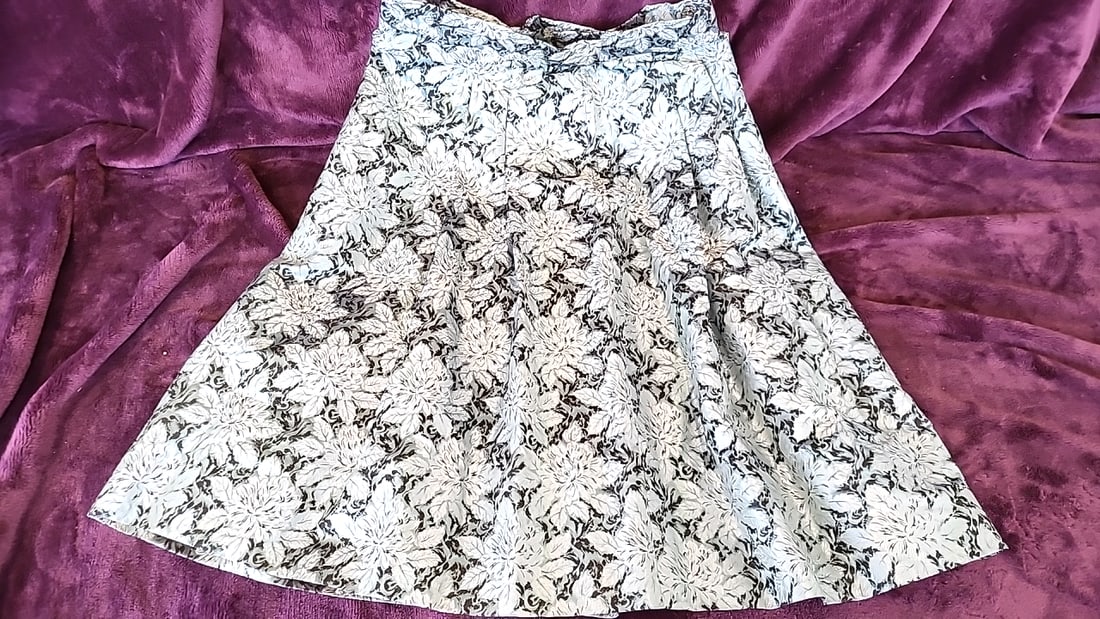 1950s Floral Jacquard A-Line Skirt Blue White Black Kanebo fabric: 10x10x5 1 Low Estimate: 25.00 High Estimate: 125.00