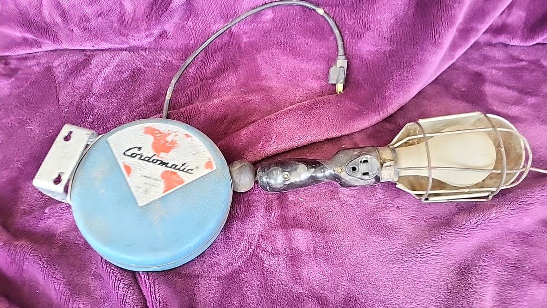 Cordomatic Model 500-G Retractable Trouble Light Cord Reel with Metal Cage: 12 x 7 x 5 4 lb Low Estimate: 25.00 High Estimate: 75.00