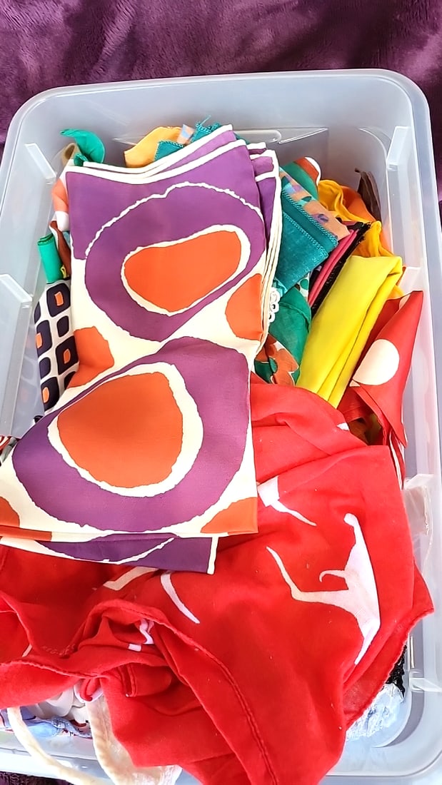 Lot of Vintage Assorted Colorful Patterned Scarves Bandanas Made in USA: 16x12x6 4 Low Estimate: 12.00 High Estimate: 50.00