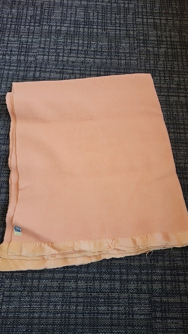 Pendleton Wool O The West Peach Wool Blanket Satin Binding: Measurements x 2 because folded, frayed satin 14x14x6 5 Low Estimate: 25.00 High Estimate: 90.00