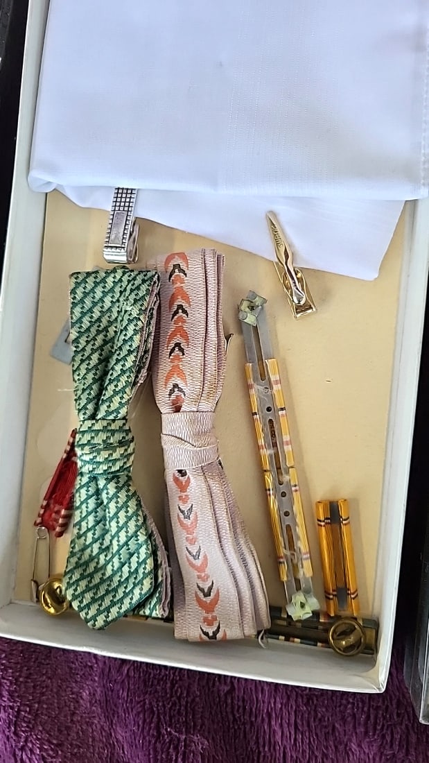 Mens Accessory Set with Ties, Handkerchiefs and Military Clips - 2