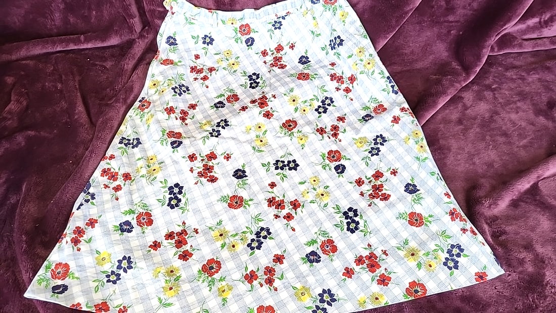 Summit of Boston White Plaid Floral A-Line Skirt Red Navy Yellow: 5x5x6 1 Low Estimate: 8.00 High Estimate: 30.00