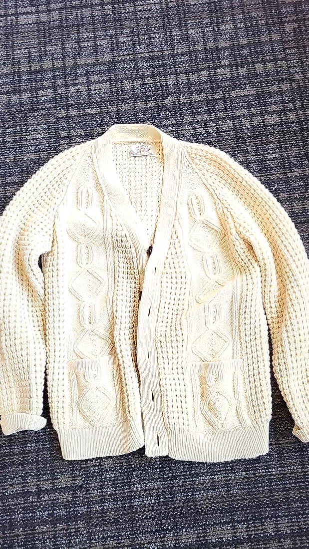 Blarney Woollen Mills Traditional Aran Cream Cable Knit Wool Cardigan: 12x12x12 3 Low Estimate: 25.00 High Estimate: 75.00