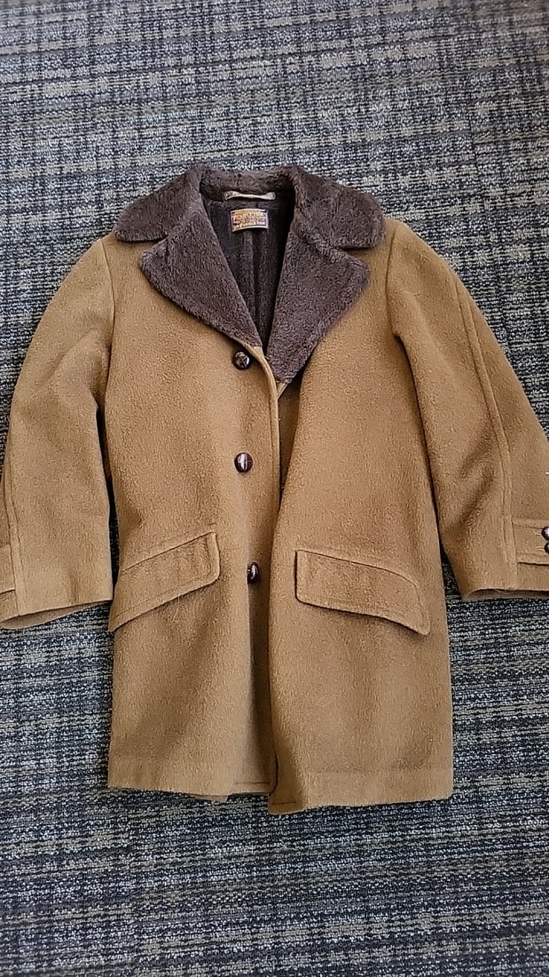 Pendleton Sir Pendleton Brown Wool Coat with Dark Pile Collar: 14x14x8 5 Low Estimate: 35.00 High Estimate: 180.00
