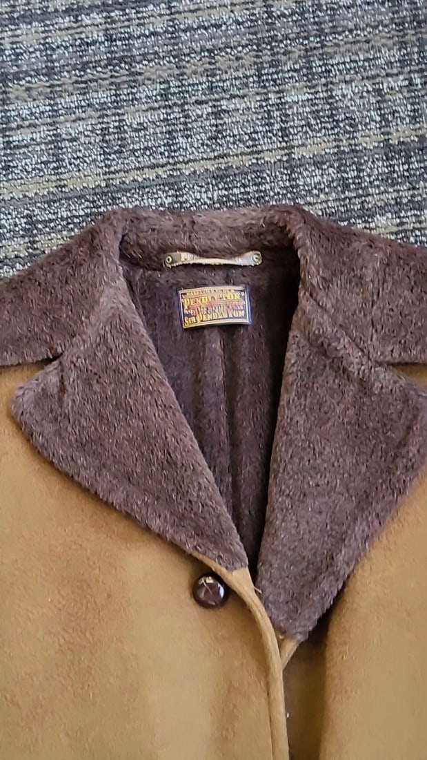 Pendleton Sir Pendleton Brown Wool Coat with Dark Pile Collar - 3