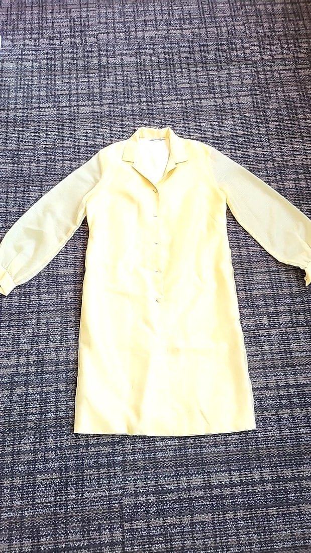 Alfred Shaheen The Master Printer Yellow Button-Front Long Sleeve Shirt Dress: 12x6x6 1 Low Estimate: 80.00 High Estimate: 250.00