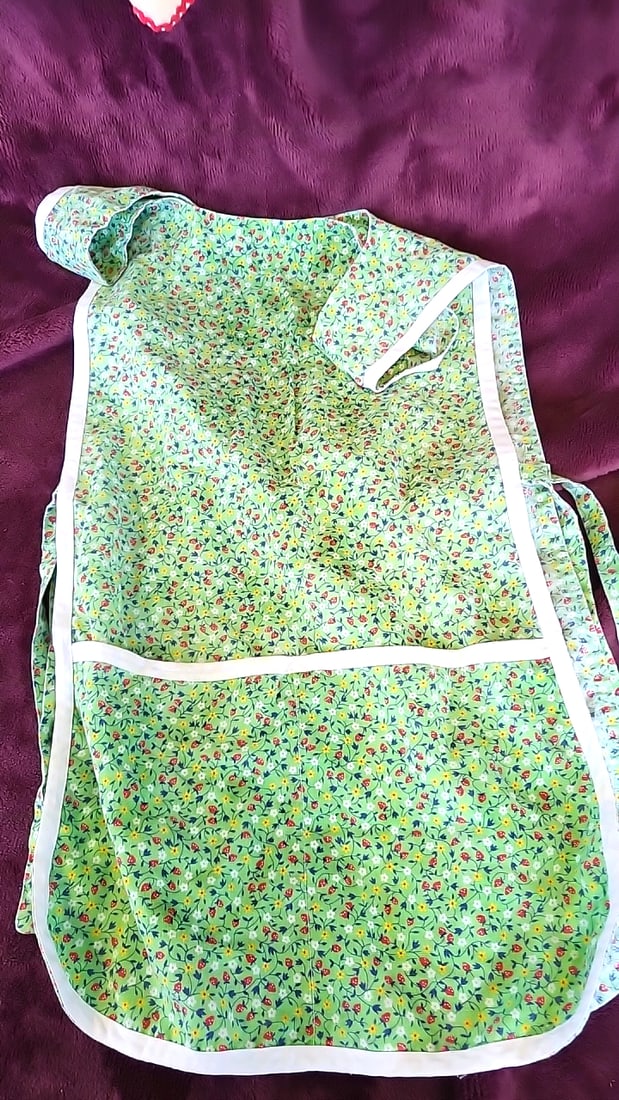 Lot of 3 Floral Aprons: Cream Leaf Applique, Sheer White, Green Print - 4