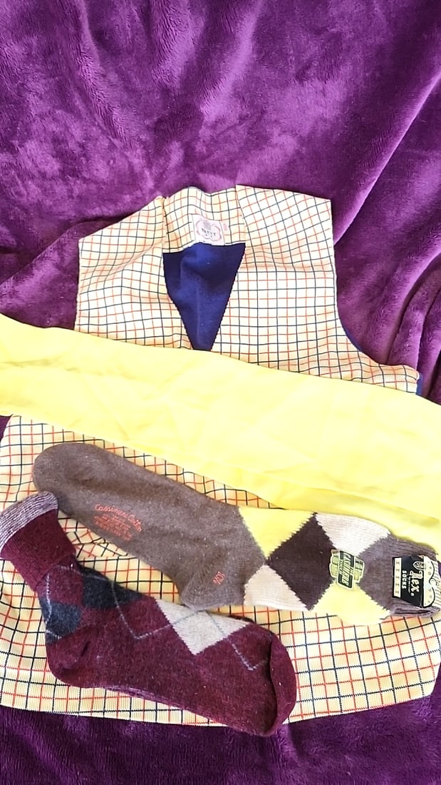 Brent Cream Plaid Sleeveless Vest with Argyle Cashmere Cotton Socks Lot (1 of 6)