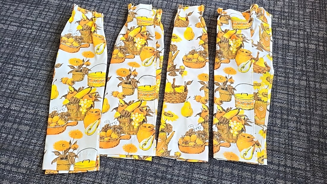 Yellow Orange Fruit Basket Floral Print Kitchen Curtain Panels & Valance Set: 12x12x12 3 Low Estimate: 8.00 High Estimate: 25.00