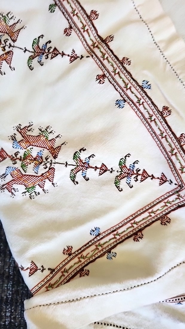 Cream Embroidered Table cloth with 2 Napkins Geometric Folk Pattern - 3