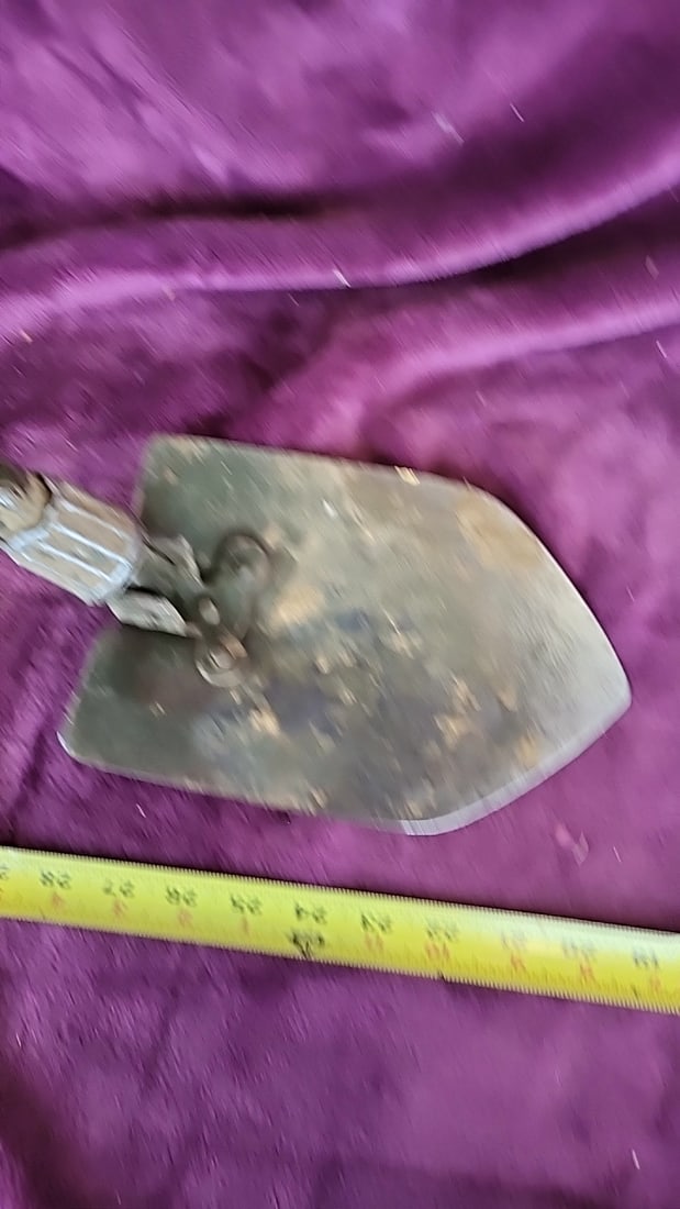 Green Metal Folding Entrenching Shovel with Screw Lock and Wire Loop, 32 in - 4