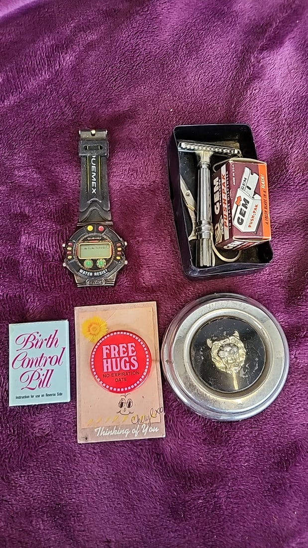 Quemex Digital Watch, Safety Razor with GEM Push-Pak Blades, Birth Control Pill Box & Free Hugs Pin: 6.8 x 6.5 x 1.2 1.1 lb Low Estimate: 10.00 High Estimate: 45.00