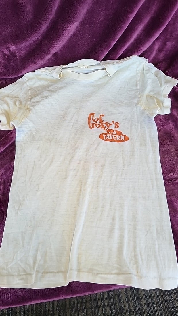 Hanes Pro's Choice White Goofy's A Tavern Graphic T-Shirt: Thin, some holes 5x5x5 1 Low Estimate: 8.00 High Estimate: 25.00