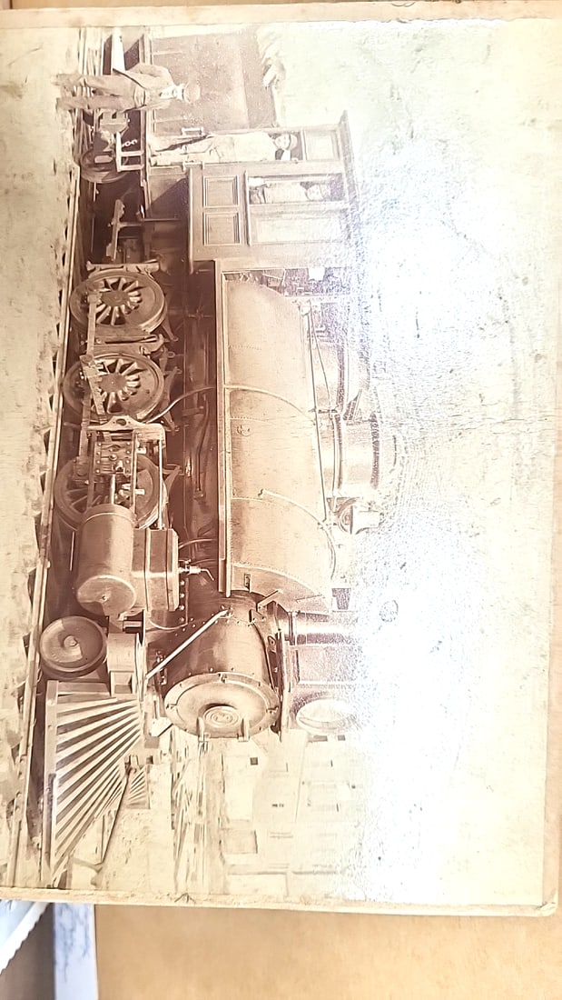 Vintage Family Photo Lot with Black White and Color Snapshots, Albums. - 7