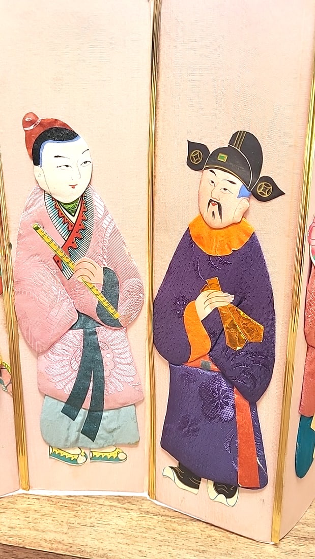 Asian Silk Folding Screen with Padded Figural Appliqu, Pink Panels and Gold Trim. - 3