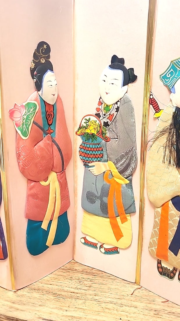 Asian Silk Folding Screen with Padded Figural Appliqu, Pink Panels and Gold Trim. - 4