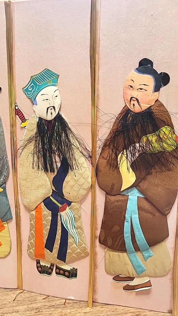 Asian Silk Folding Screen with Padded Figural Appliqu, Pink Panels and Gold Trim. - 5