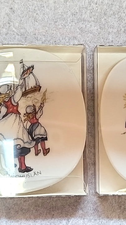 Rrstrand Svenska Landskapsdrkter Decorative Plates Dalarna & Bohusln Set of 2: New in box 3 x 3 1 1 lb Low Estimate: 15.00 High Estimate: 60.00