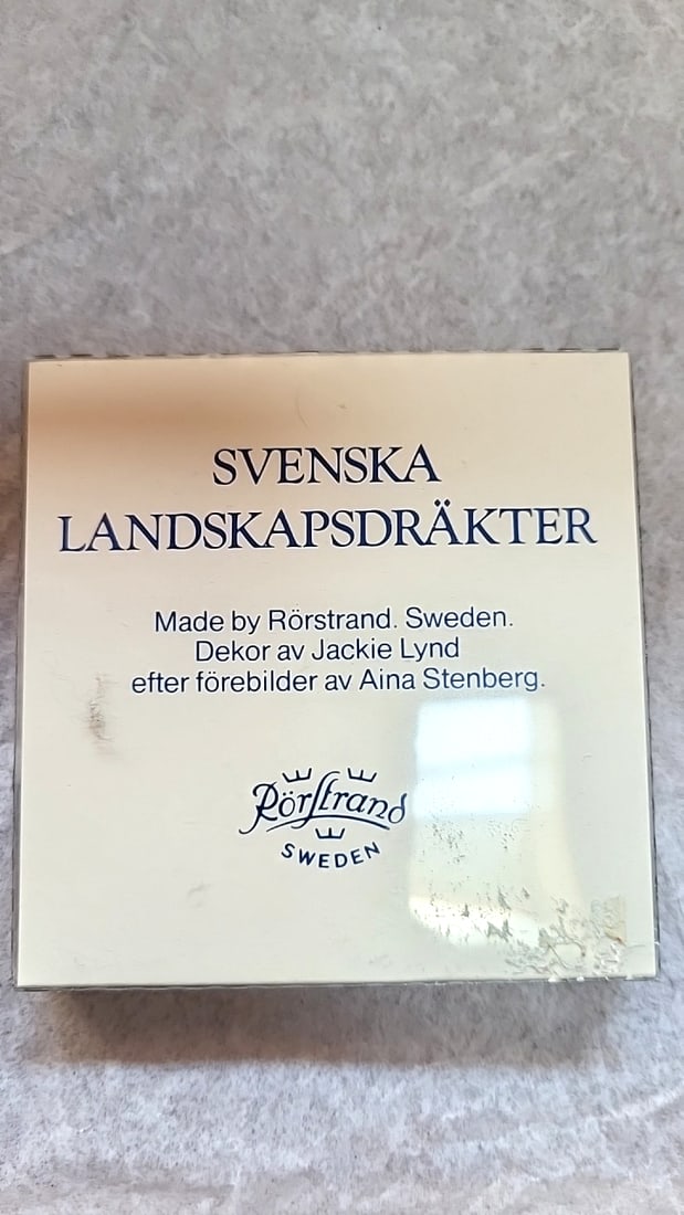 Rrstrand Svenska Landskapsdrkter Decorative Plates Dalarna & Bohusln Set of 2 - 3
