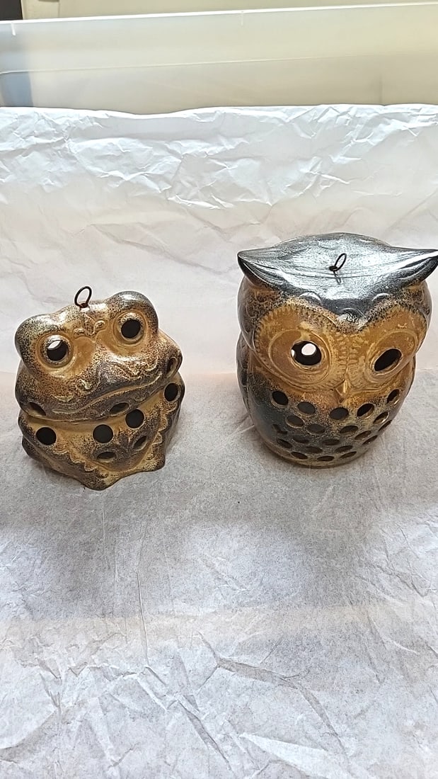 Vintage Japanese Ceramic Owl and Frog Hanging Luminary Candle Holders Set of 2: 6 x 8 x 5 2.5 lb Low Estimate: 10.00 High Estimate: 28.00