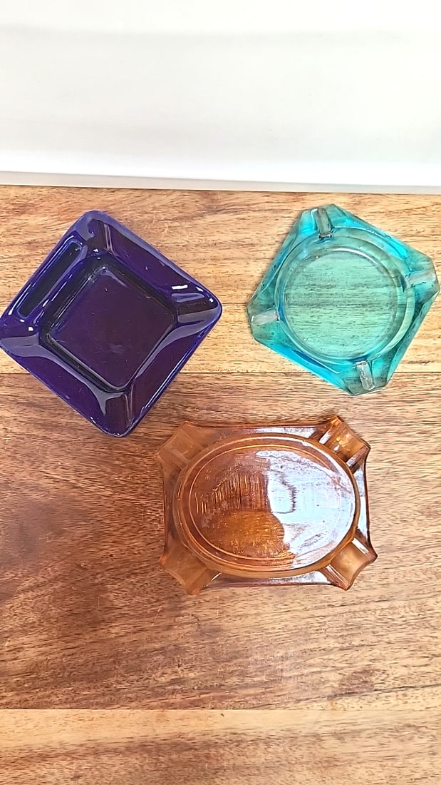 Lot of 3 Colored Glass Ashtrays Cobalt blue ceramic, Greek Parthenon pressed glass, teal blue g...: 6 x 1.5 x 4.5 3.5 lb Low Estimate: 10.00 High Estimate: 35.00