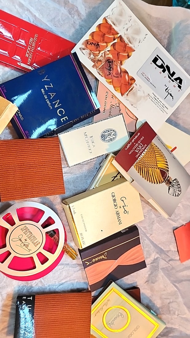 Assorted Designer Perfume Sample Cards & Vials Chanel No.5 Fendi Guerlain Ralph Lauren - 6