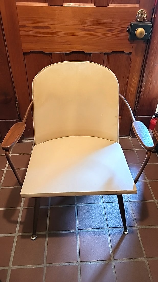 1959 Viko Baumritter MCM chair. ATOMIC RANCH styling. Vinyl with metal frame and wood arms.: Arm to arm with twenty six inches. Ground to seat fourteen inches. Ground to top of back twenty eight inches 24 x 33 x 25 20 lb Low Estimate: 75.00 High Estimate: 400.00