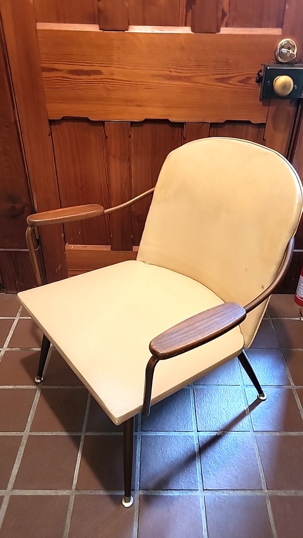 1959 Viko Baumritter MCM chair. ATOMIC RANCH styling. Vinyl with metal frame and wood arms. - 2
