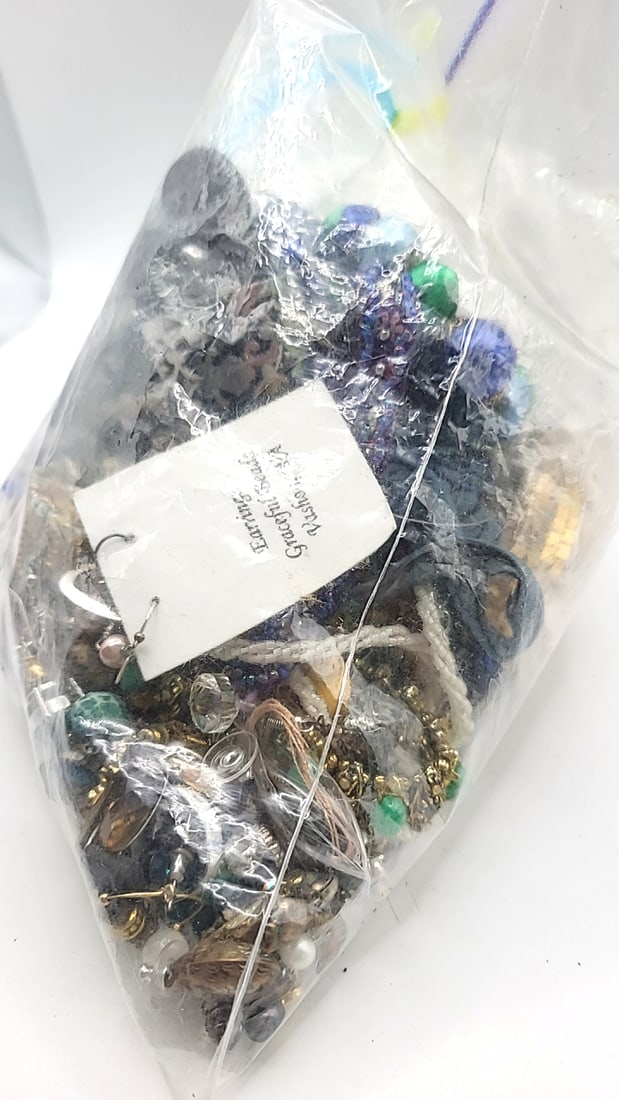Bulk Mixed Jewelry Lot in Ziploc Smart Zip Bag, 4 lbs 11.2 grams - 3