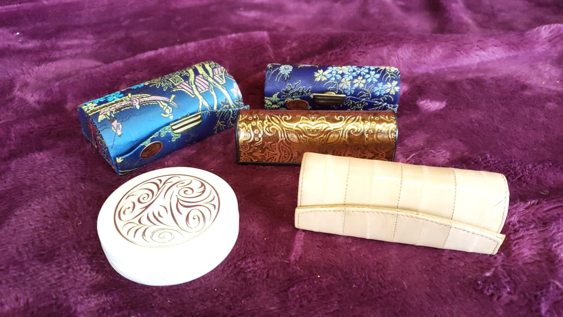 Almay Trans-Lucent Light Hypo-Allergenic Unscented Powder Compact, Made in China Brocade Compacts: 6x4x2 Low Estimate: 4.00 High Estimate: 18.00