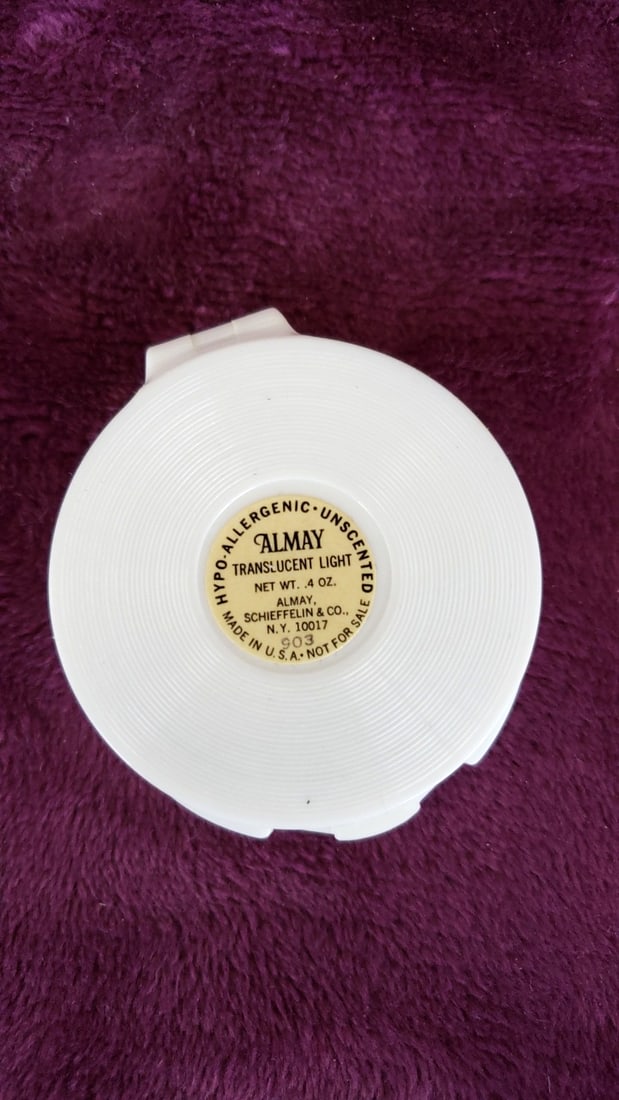 Almay Trans-Lucent Light Hypo-Allergenic Unscented Powder Compact, Made in China Brocade Compacts - 3