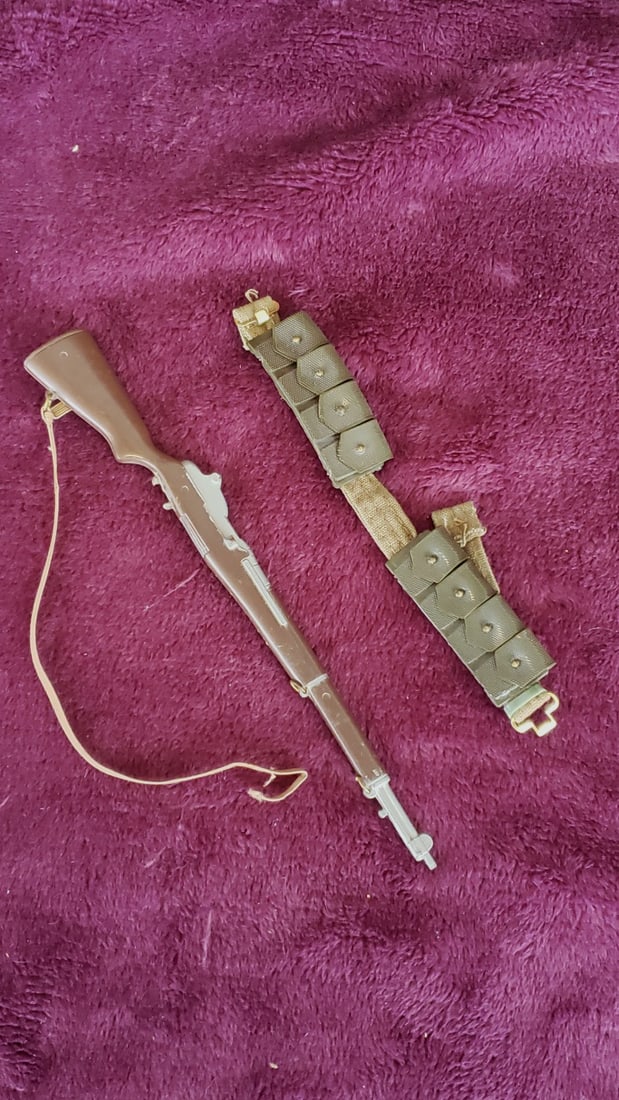 Vintage Hasbro GI Joe 12-Inch Military Action Figures with Uniforms, Rifle and Ammo Belts - 5