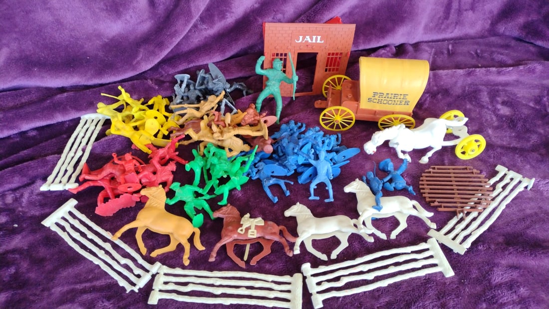 Vintage Plastic Western Playset with Prairie Schooner Wagon, Jail, Figures, Horses & Fences: 15x5x6 1lb Low Estimate: 20.00 High Estimate: 100.00